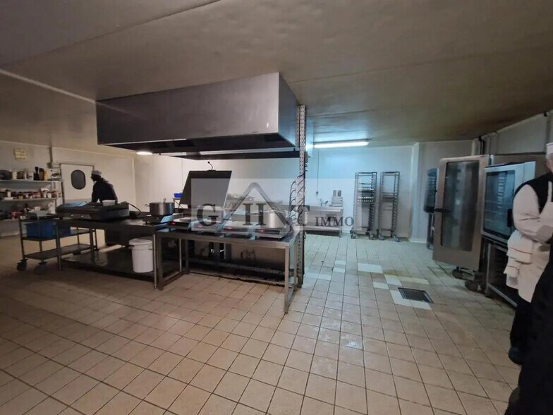 Bureau dans Garges-lès-Gonesse à louer - Photo de l’immeuble – Image 2 sur 7