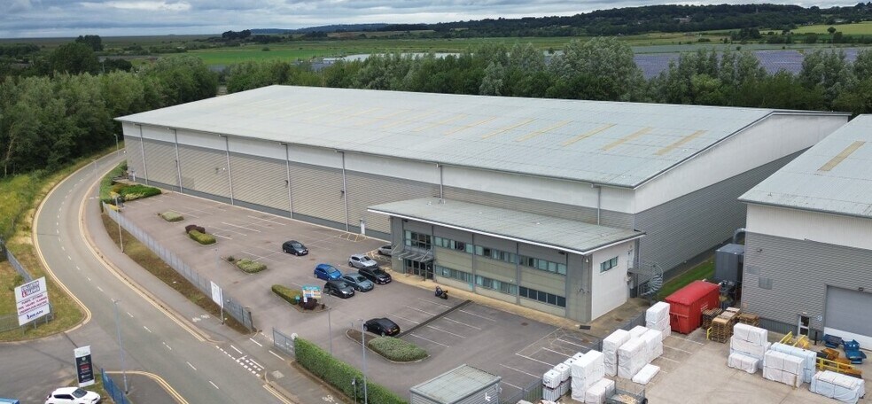 Tenth Ave, Deeside à louer - Photo principale – Image 1 sur 2