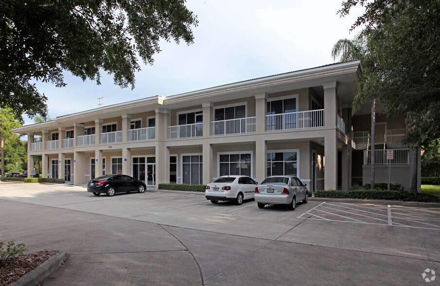 2100 Alafaya Trl, Oviedo, FL à louer - Photo de l’immeuble – Image 1 sur 10