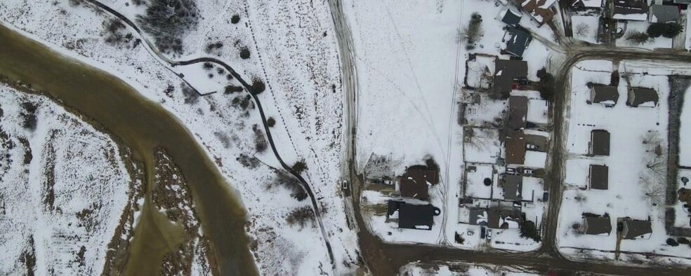 37 Confederation Dr, Weyburn, SK à vendre - Aérien – Image 3 sur 4