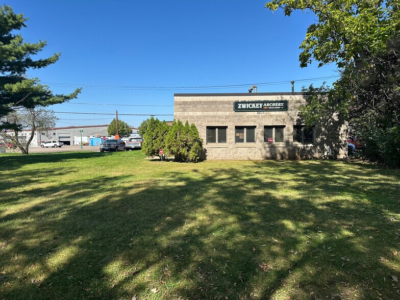 2603 E 7th Ave, North Saint Paul, MN à vendre - Photo de l’immeuble – Image 3 sur 18