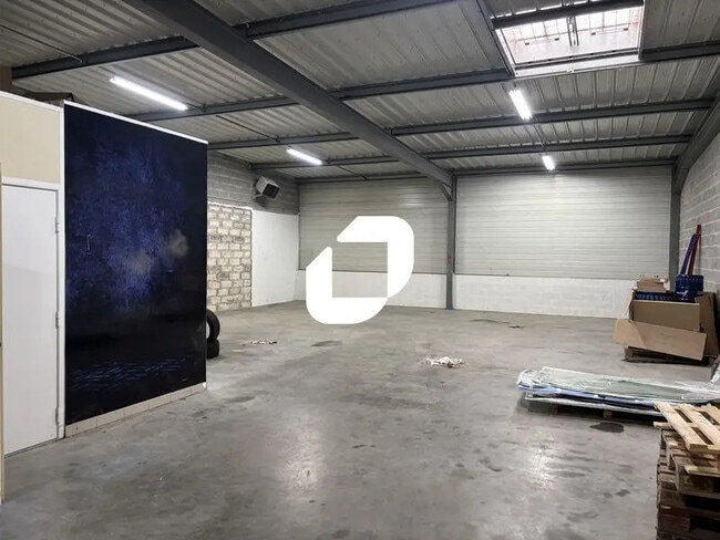 Plus de détails pour Bureau, Local d'activités à louer