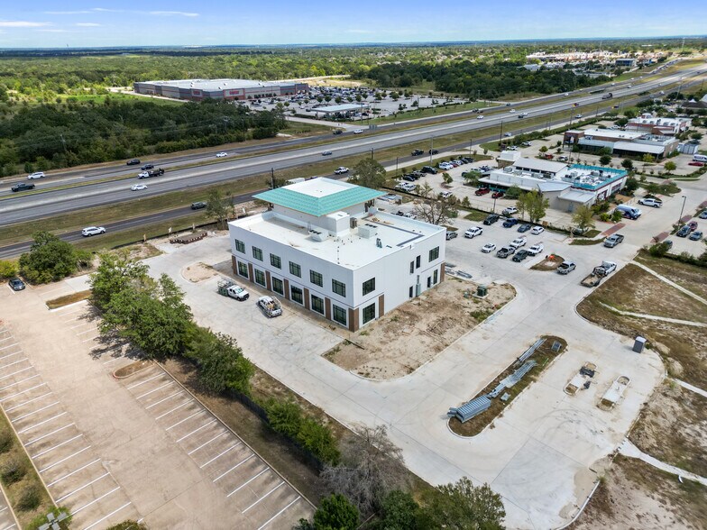 4270 SH-6, College Station, TX à louer - Photo de l’immeuble – Image 3 sur 7