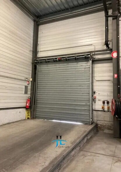 Industriel/Logistique dans Le Haillan à louer - Photo de l’immeuble – Image 2 sur 3