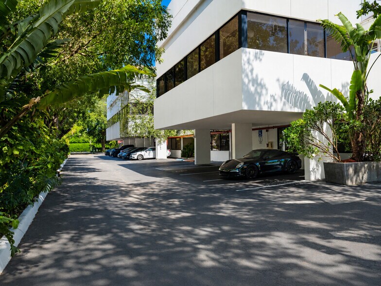 6950 Cypress Rd, Plantation, FL à louer - Photo de l’immeuble – Image 3 sur 9