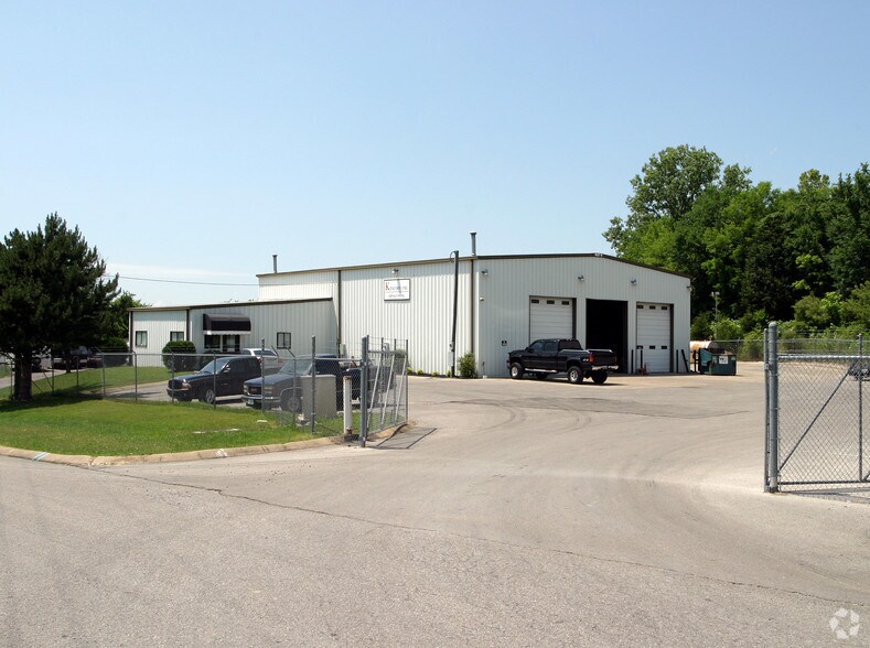 225 Fiberglass Dr, Mount Juliet, TN à louer - Photo de l’immeuble – Image 2 sur 31