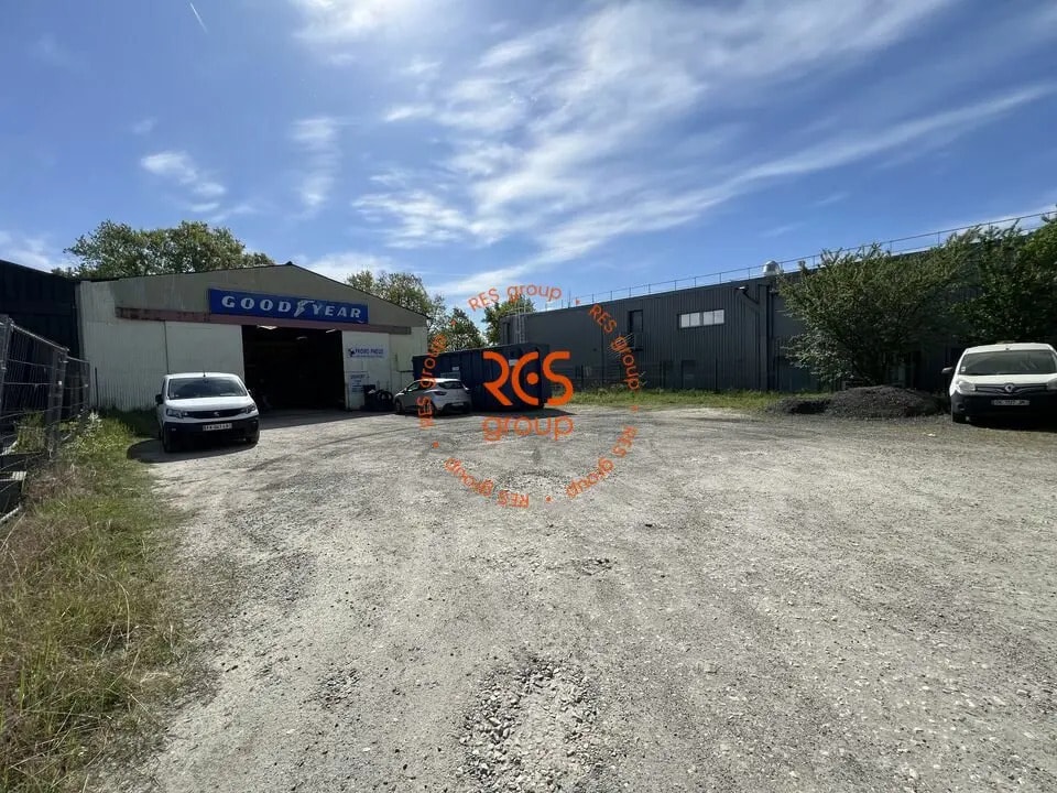 Local d'activités dans Le Haillan à vendre Photo de l’immeuble– Image 1 sur 4