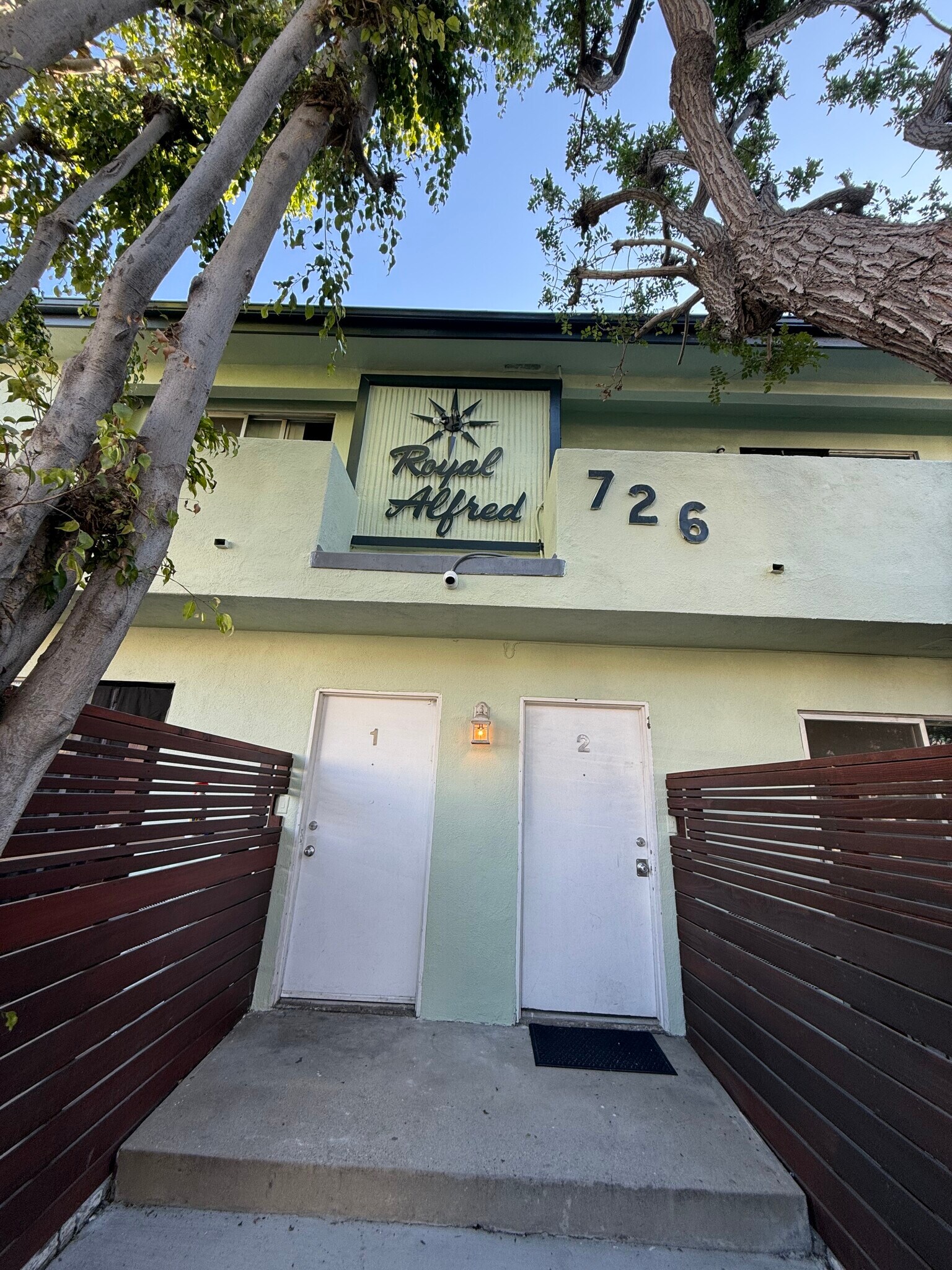 726 N Alfred St, West Hollywood, CA à vendre Photo de l’immeuble– Image 1 sur 27