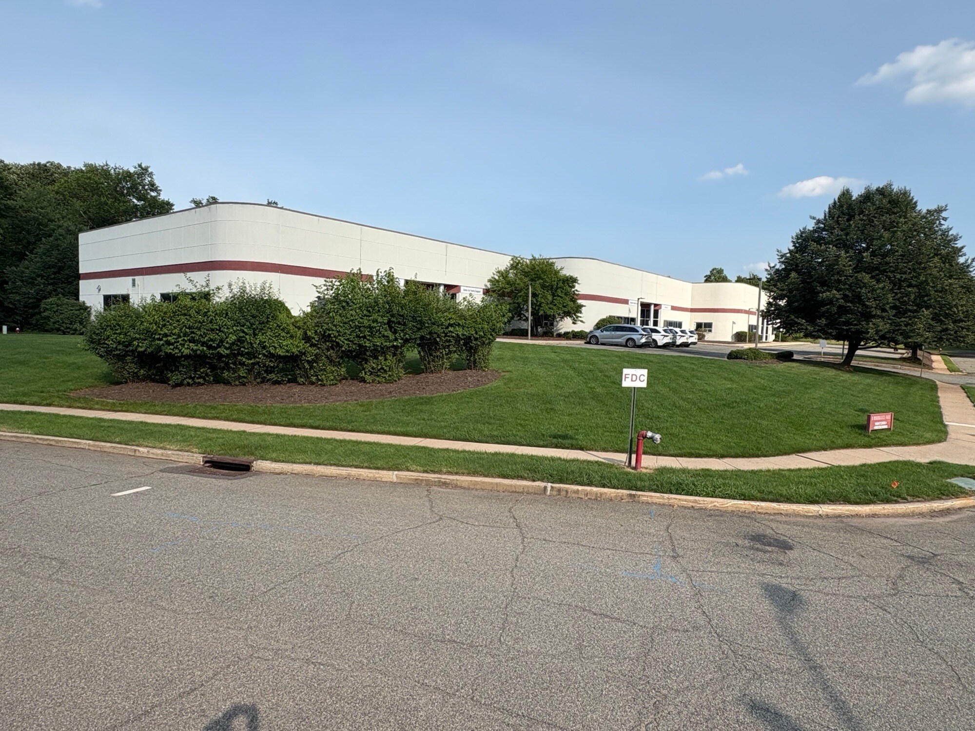 1 Harvard Way, Hillsborough, NJ à louer Photo principale– Image 1 sur 10