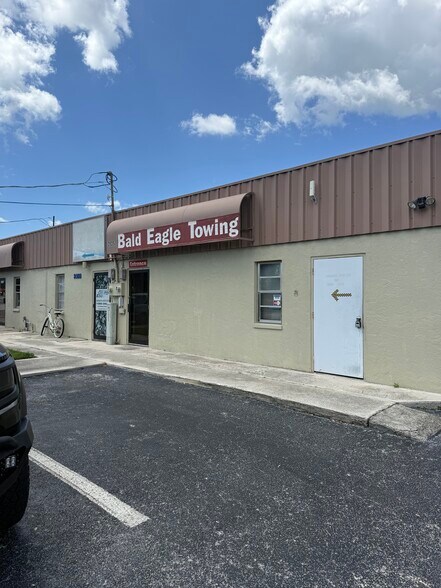 3935 Enterprise Ave, Naples, FL à louer - Photo de l’immeuble – Image 2 sur 19