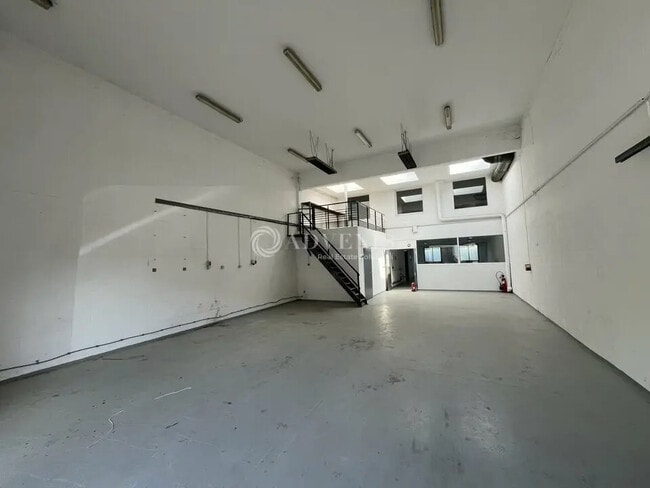 Plus de détails pour Local d'activités à louer