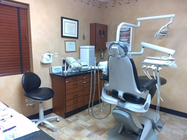 93 Bridge Plaza Dr, Manalapan Township, NJ à louer - Photo intérieure – Image 3 sur 16