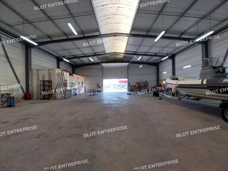 Local d’activités dans Arzal à louer - Photo de l’immeuble – Image 2 sur 5