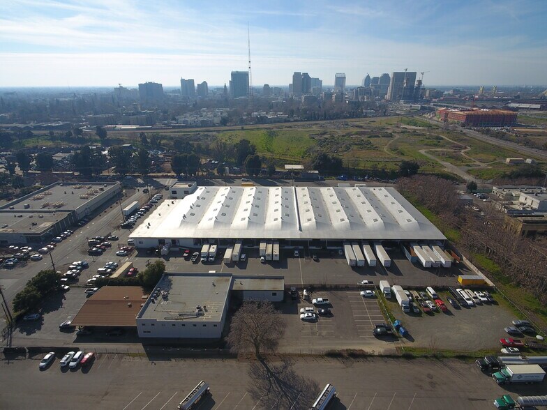 901-915 N B St, Sacramento, CA à louer - Photo de l’immeuble – Image 1 sur 7