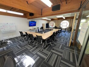 101 Lucas Valley Rd, San Rafael, CA à louer Photo intérieure– Image 1 sur 16