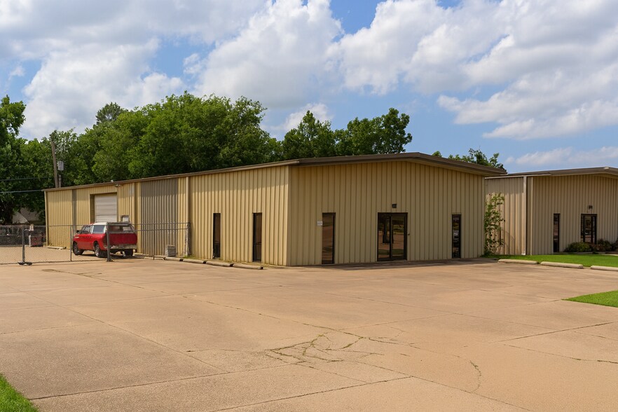 108 S 109th East Ave, Tulsa, OK à louer - Photo de l’immeuble – Image 1 sur 8