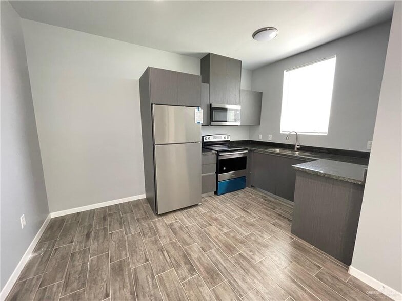 1303 Quitaca Dr, Edinburg, TX à vendre - Photo intérieure – Image 2 sur 9