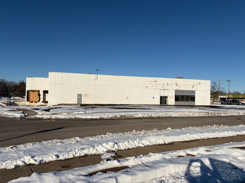 5205 22nd Ave, Moline, IL à vendre - Photo de l’immeuble – Image 3 sur 3