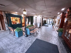 6641 N High St, Worthington, OH à louer Photo intérieure– Image 2 sur 3