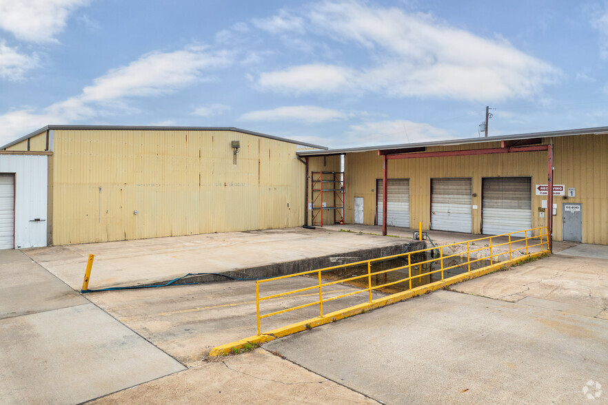 1305 W Jackson Ave, Pasadena, TX à vendre - Photo de l’immeuble – Image 2 sur 29