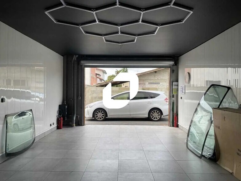 Local d’activités dans VILLENAVE-D'ORNON à louer - Photo de l’immeuble – Image 3 sur 6