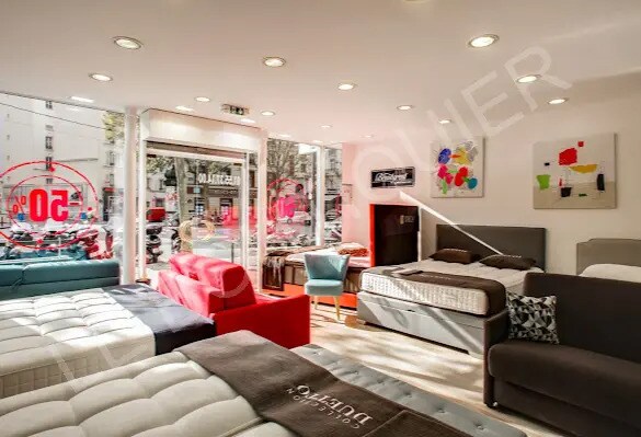 Local commercial dans Paris à vendre - Photo de l’immeuble – Image 1 sur 1