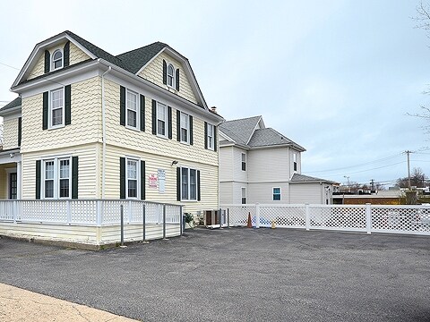 17 S Maryland Ave, Port Washington, NY à vendre - Photo de l’immeuble – Image 3 sur 3