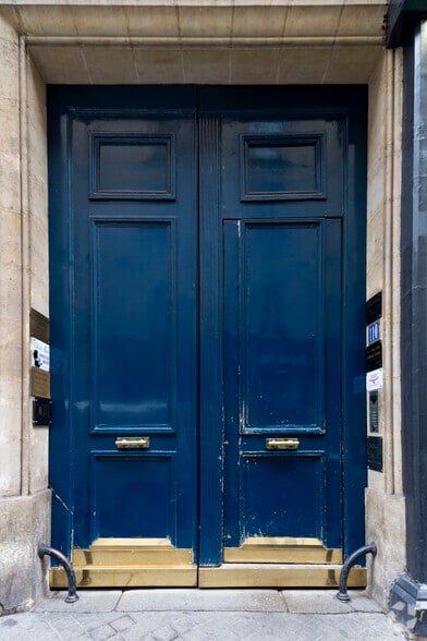 110 Rue La Boétie, Paris à louer - Photo de l’immeuble – Image 2 sur 4