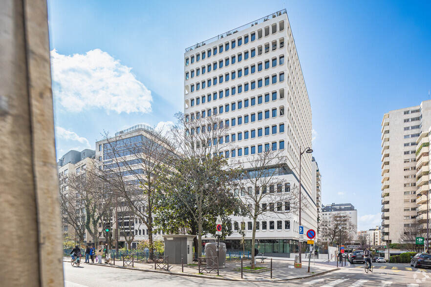 42 Rue Cambronne, Paris à louer - Photo de l’immeuble – Image 2 sur 3