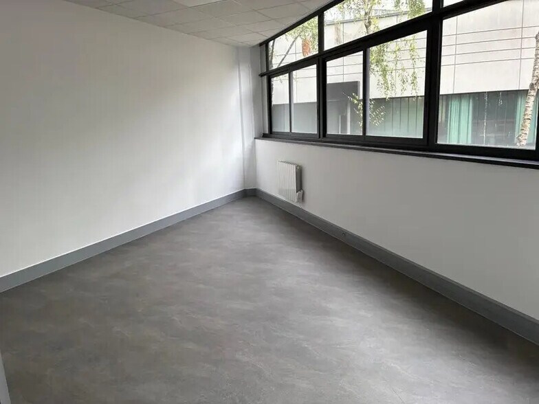 Bureau dans Saint-Denis à louer - Photo de l’immeuble – Image 3 sur 8