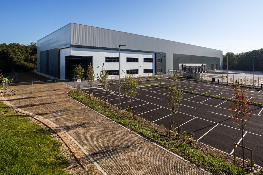 St Mowden Park, Crawley à louer - Photo de l’immeuble – Image 3 sur 32