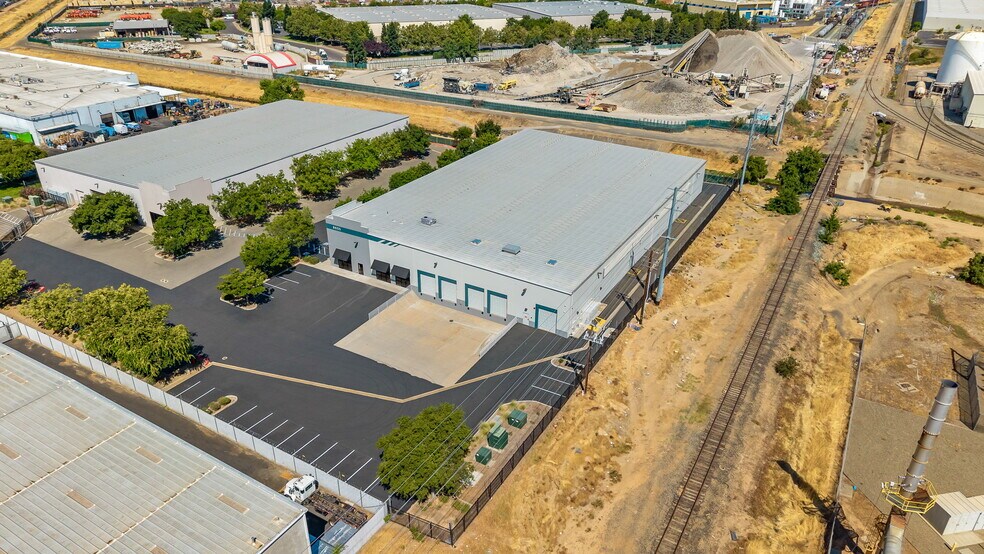 8655 Younger Creek Dr, Sacramento, CA à louer - Photo de l’immeuble – Image 2 sur 9
