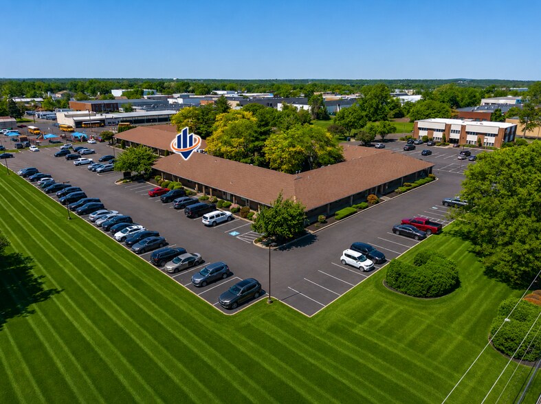 600 Louis Dr, Warminster Township, PA à vendre - Photo principale – Image 1 sur 13