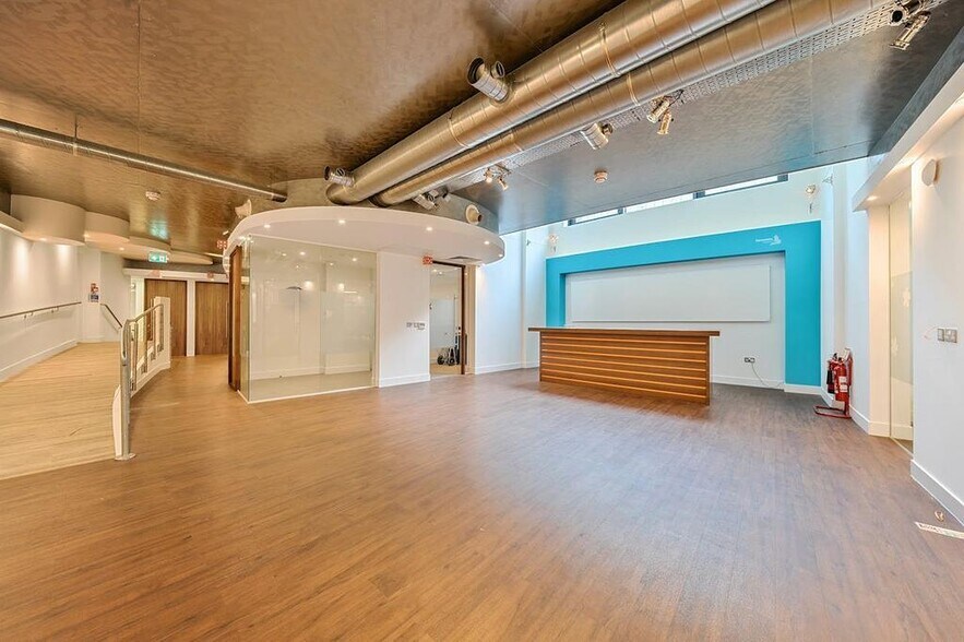 Clerkenwell Rd, Londres à vendre - Photo de l’immeuble – Image 3 sur 28