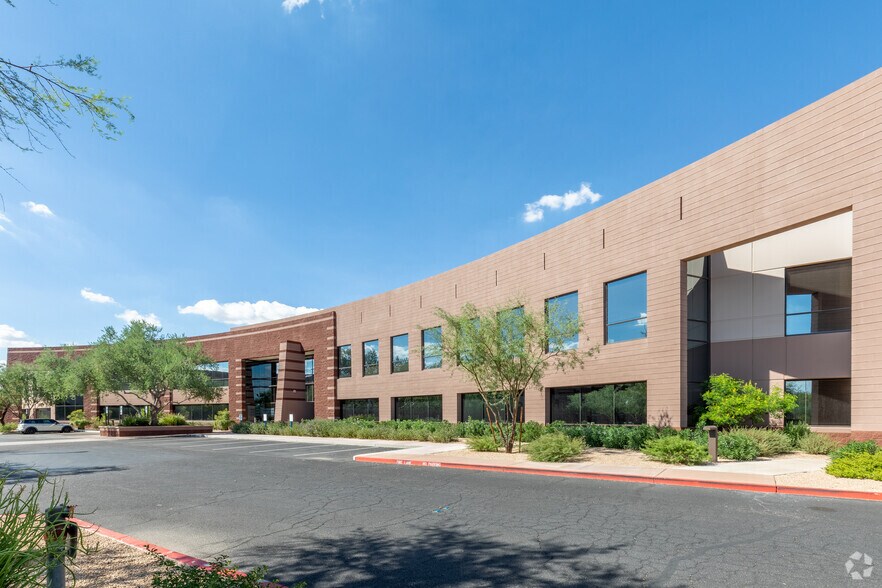8667-8701 E Hartford Dr, Scottsdale, AZ à louer - Photo principale – Image 1 sur 18