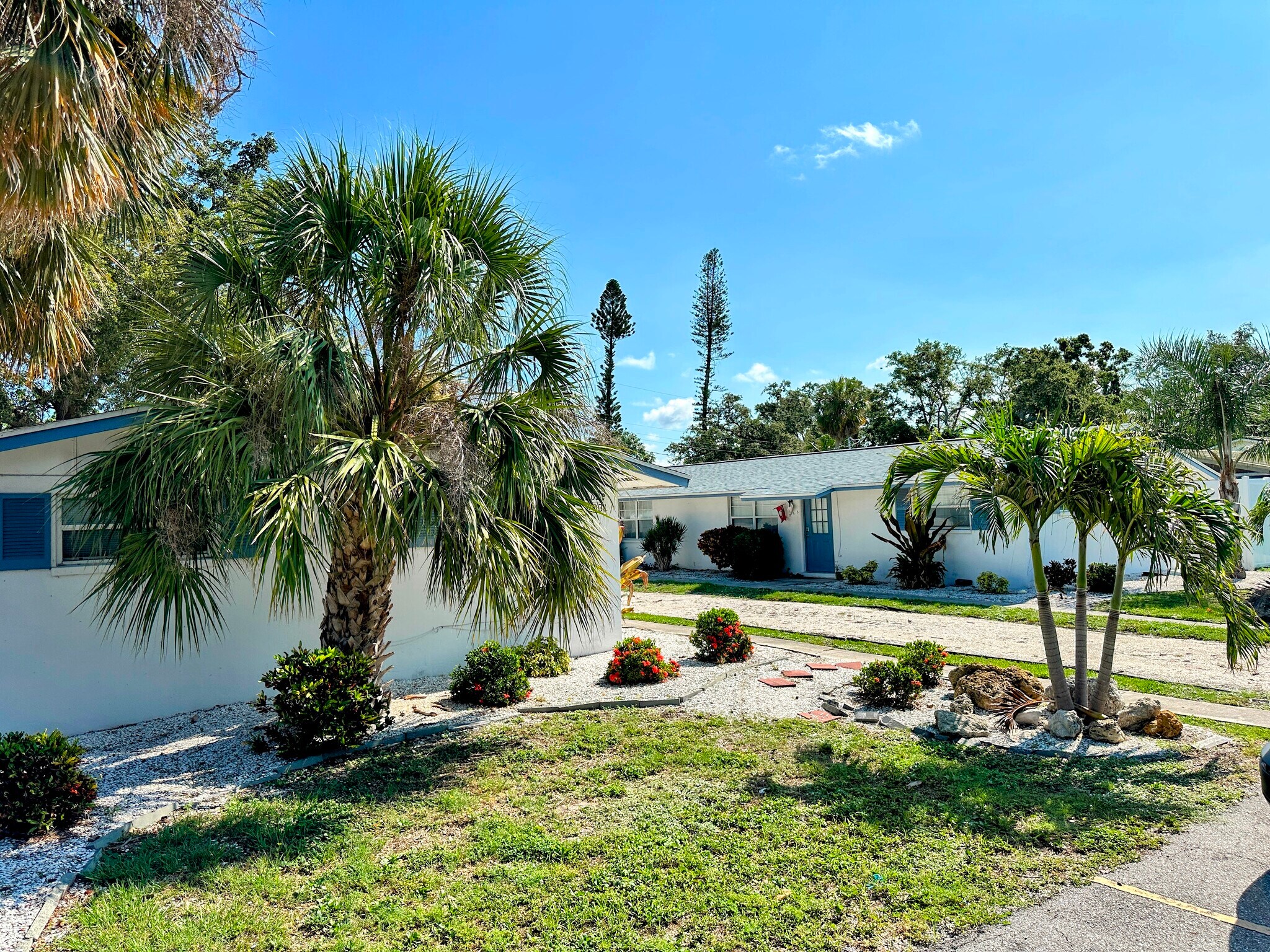 2029 Sandrala Dr, Sarasota, FL à vendre Photo de l’immeuble– Image 1 sur 10