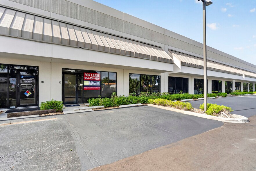 3402 SW 26th Ter, Fort Lauderdale, FL à louer - Photo de l’immeuble – Image 1 sur 33