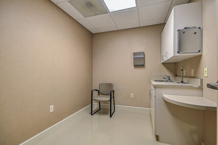 822 Broad St, Kingsport, TN à louer - Photo de l’immeuble – Image 3 sur 15