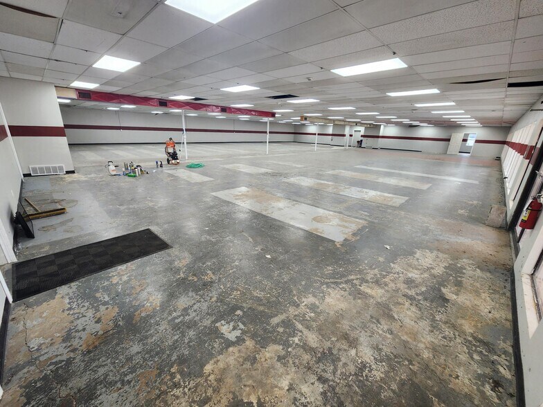 732 W Kennedale Pky, Kennedale, TX à louer - Photo de l’immeuble – Image 2 sur 9