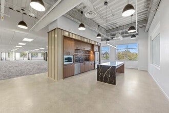 12544 High Bluff Dr, San Diego, CA à louer Photo intérieure– Image 1 sur 5
