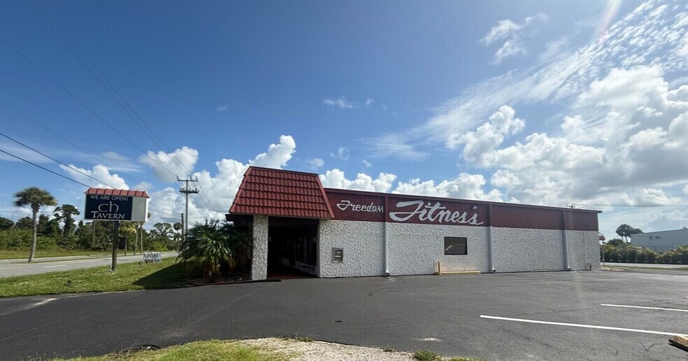3755 Cape Haze Dr, Rotonda West, FL à louer - Photo de l’immeuble – Image 1 sur 4