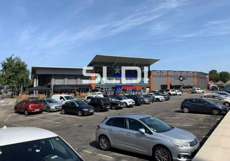 Local commercial dans Bourgoin-Jallieu à louer - Photo de l’immeuble – Image 2 sur 6