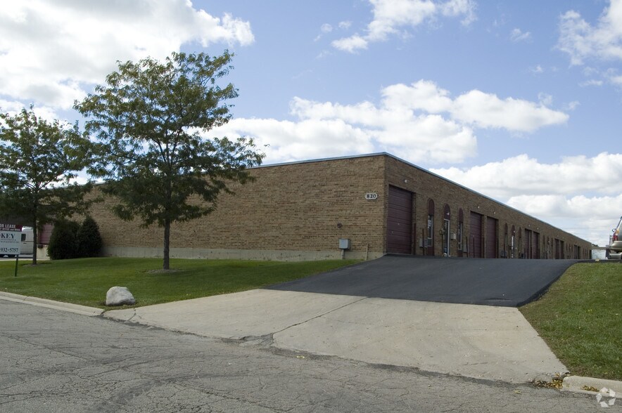 820 N Ridge Ave, Lombard, IL à louer - Photo de l’immeuble – Image 3 sur 10