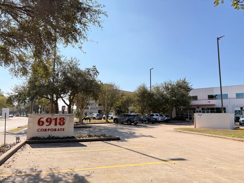 6918 Corporate Dr, Houston, TX à vendre - Photo de l’immeuble – Image 3 sur 12
