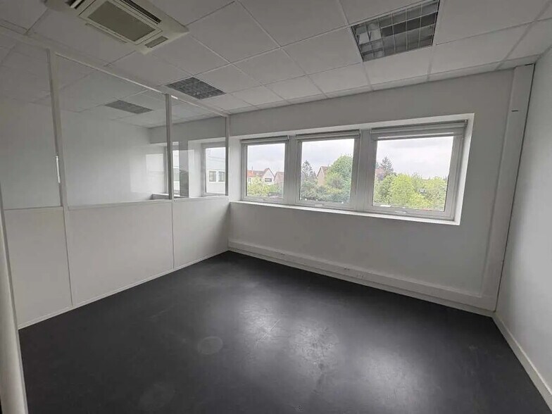 Bureau dans Orléans à vendre - Photo de l’immeuble – Image 3 sur 11