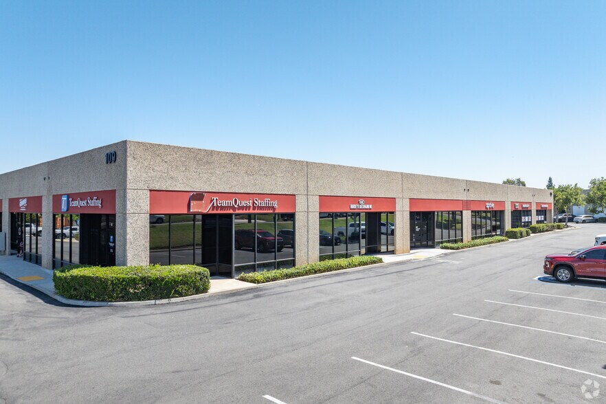 119 N Maple St, Corona, CA à louer - Photo principale – Image 2 sur 10