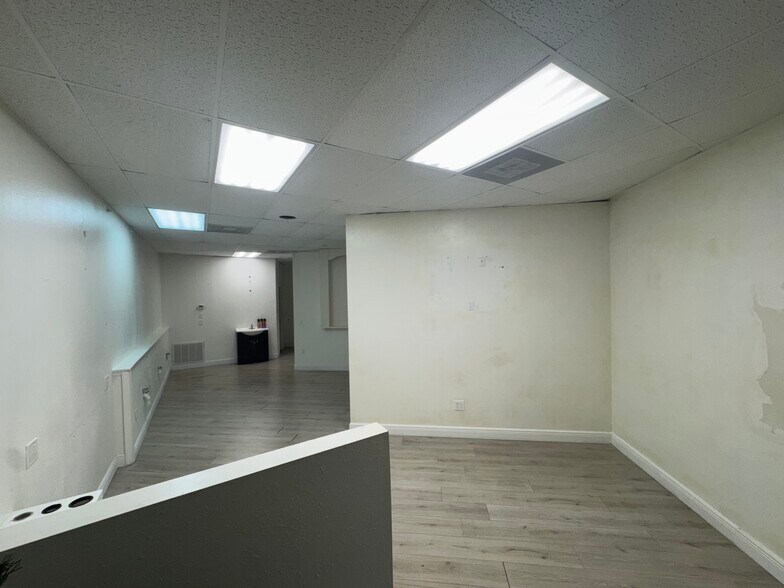 3280 Commercial Way, Spring Hill, FL à louer - Photo de l’immeuble – Image 3 sur 9