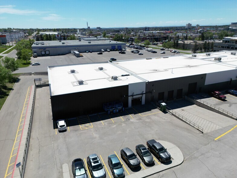 5716 1st St SE, Calgary, AB à louer - Photo de l’immeuble – Image 2 sur 4