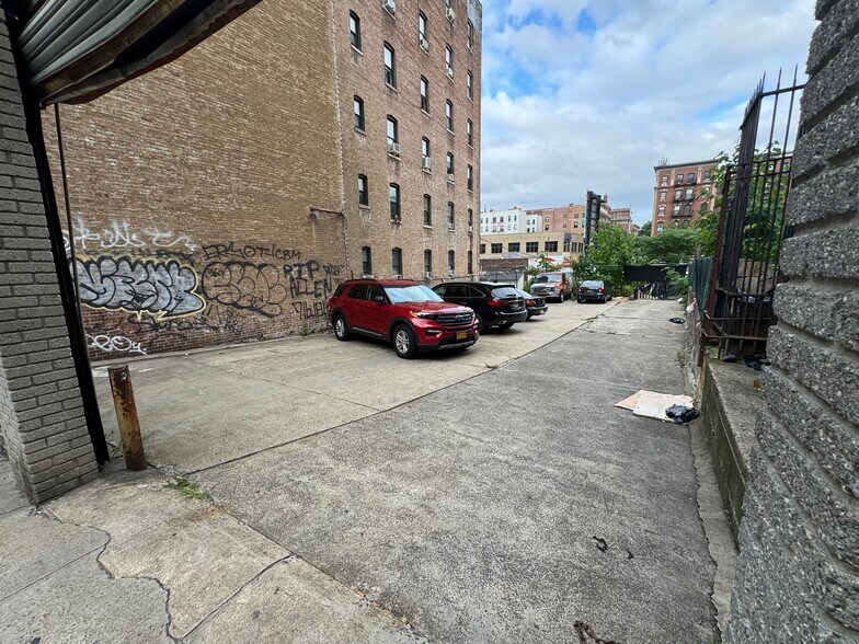 17 Bennett Ave, New York, NY à vendre - Photo principale – Image 1 sur 4