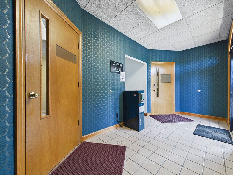 5 Executive Woods Ct, Swansea, IL à vendre - Photo de l’immeuble – Image 3 sur 21